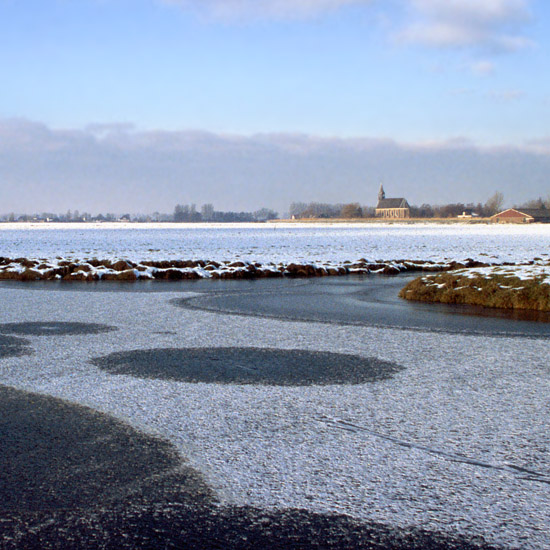Zoom: Winterpanorama van Oudendijk over de Waterling in de Beetskoog, helaas bij naderende dooi