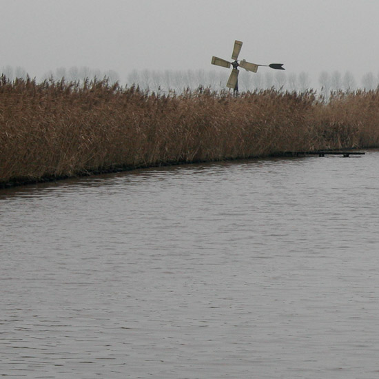 Zoom: De Waterling in de Beetskoog op een nevelige decemberdag, bij de hoek van de Molensloot