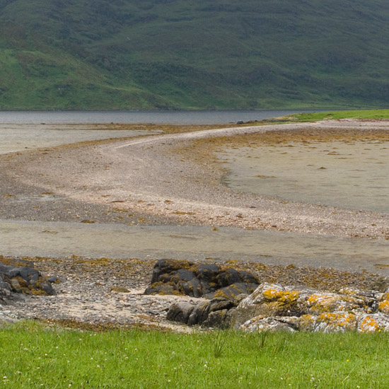 Zoom: Tide going out: the semicircular bank between Barisdale landing point and Eilean Choinnich (Cemetery Island)